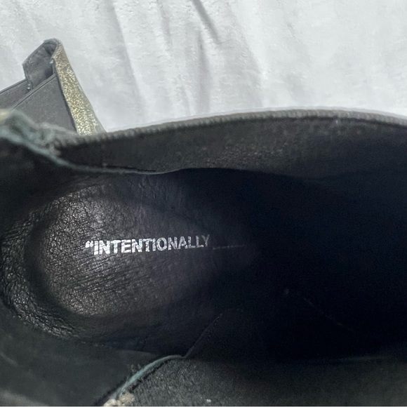 Intentionally Blank Tempo Floral Bootie - Picture 3 of 7